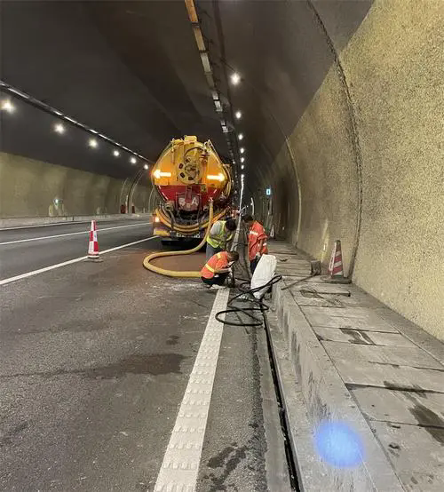 兰考隧道排水渠清淤